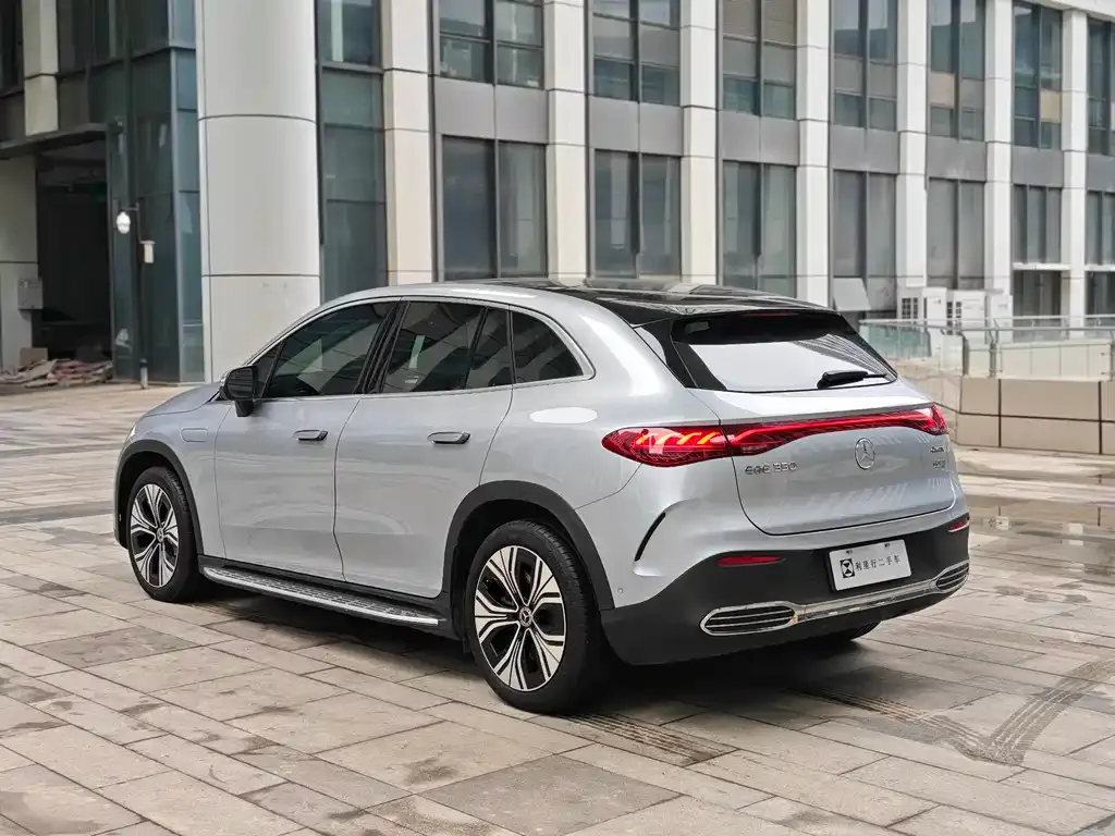 Mercedes-Benz EQE SUV — фото 10
