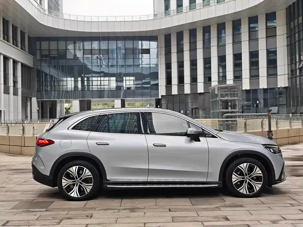 Mercedes-Benz EQE SUV — фото 3