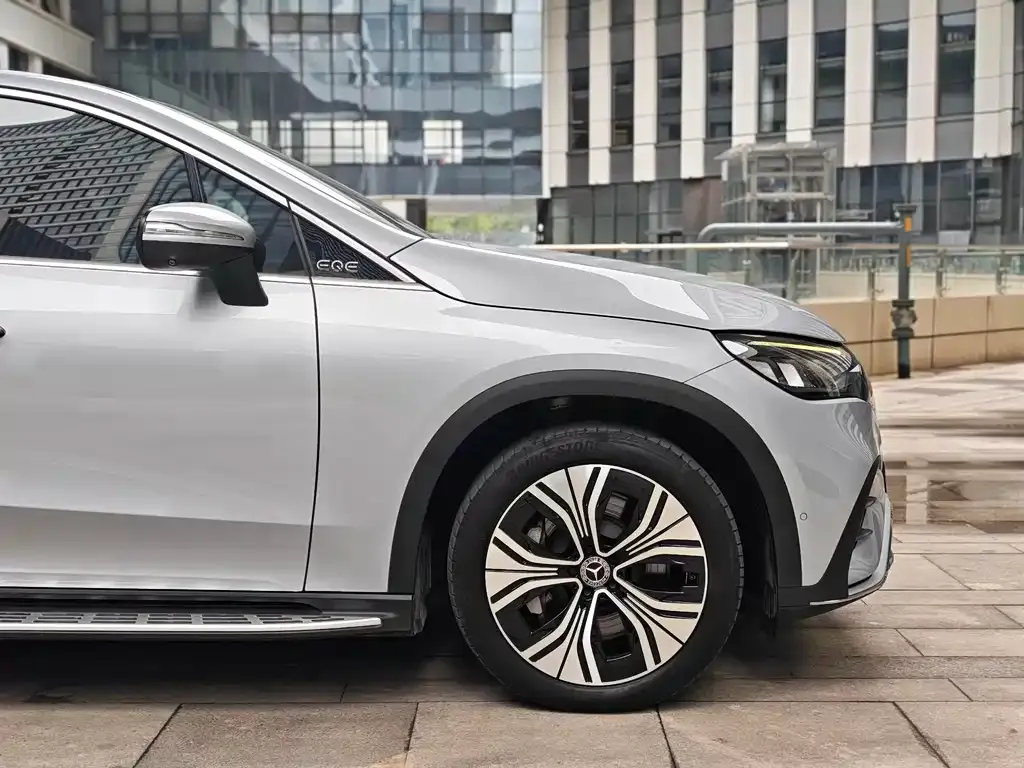 Mercedes-Benz EQE SUV — фото 5
