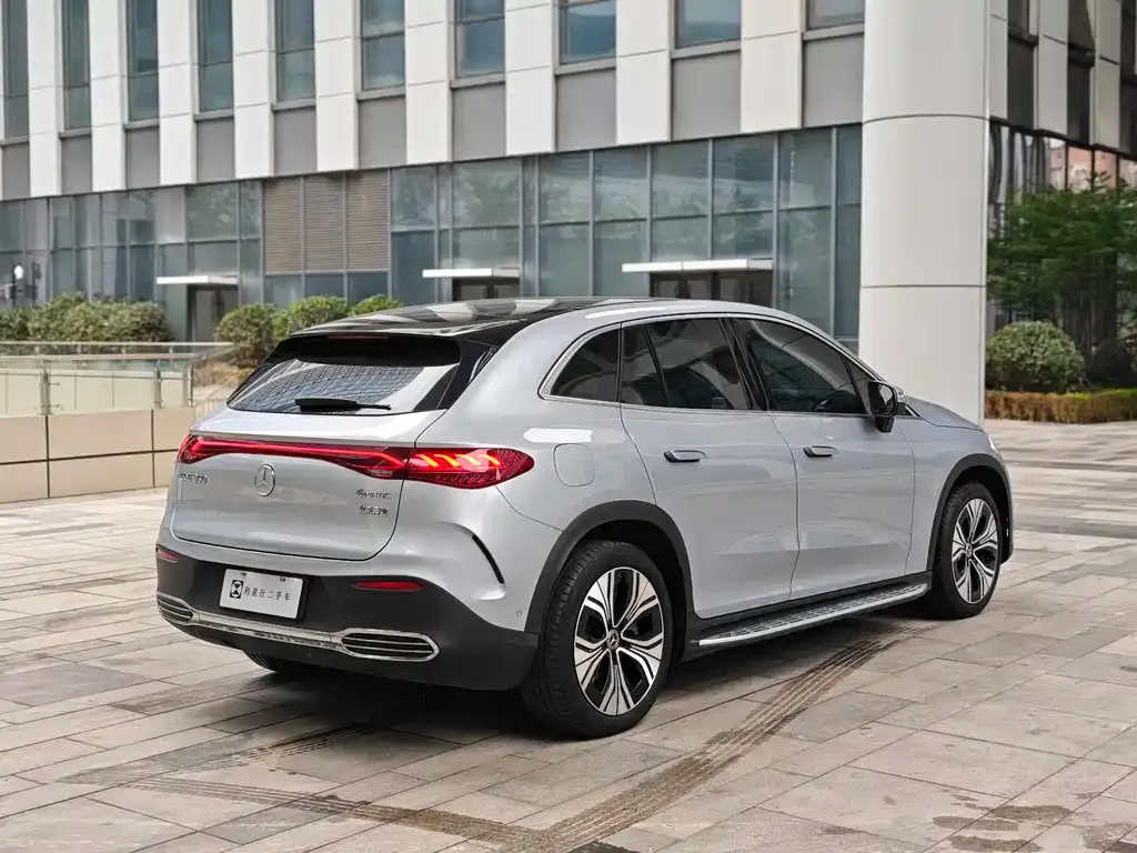 Mercedes-Benz EQE SUV — фото 8