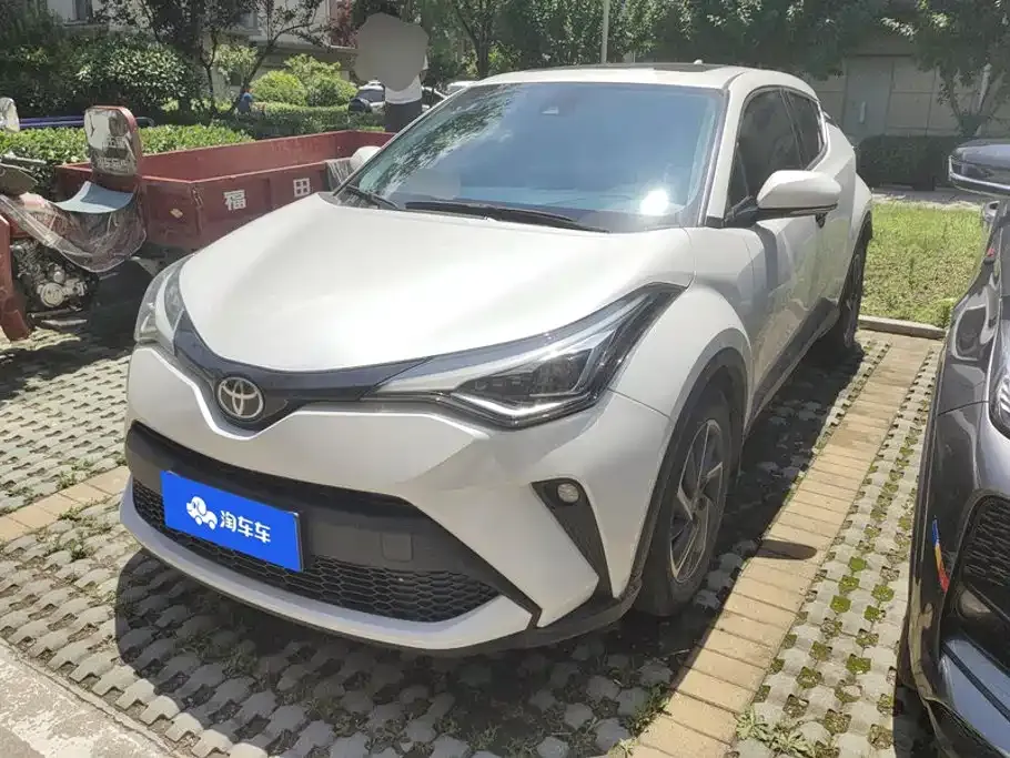 Toyota C-HR — фото 1