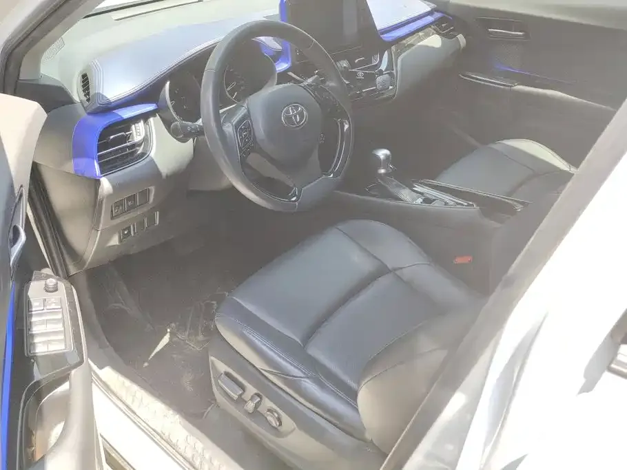 Toyota C-HR — фото 2