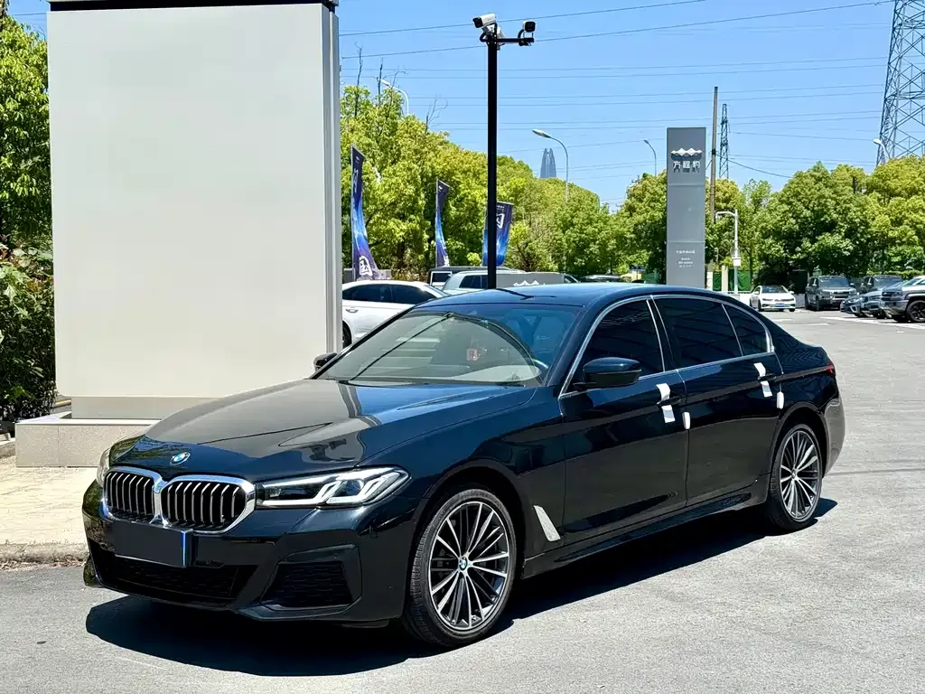 BMW 5 Series — фото 1