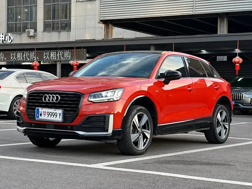 Audi Q2L — фото 1