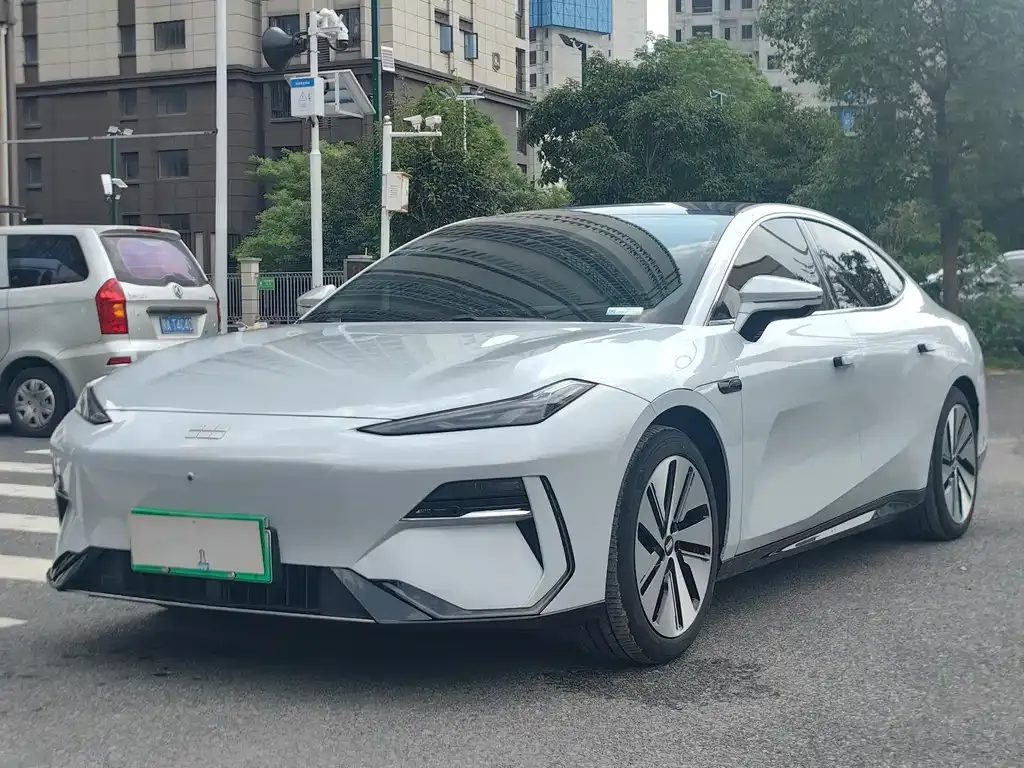 Geely Galaxy E8 — фото 1
