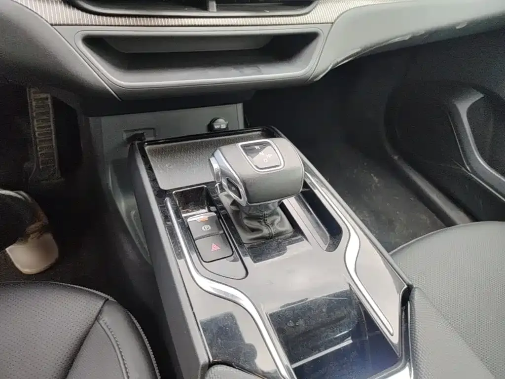 Hongqi E-QM5 — фото 10