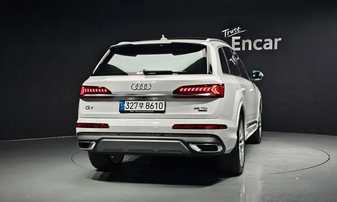 Audi Q7 — фото 9
