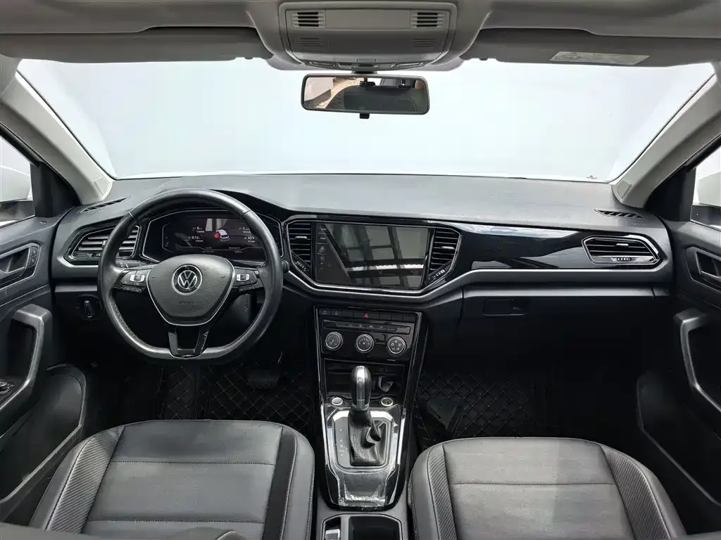 Volkswagen T-Roc — фото 6