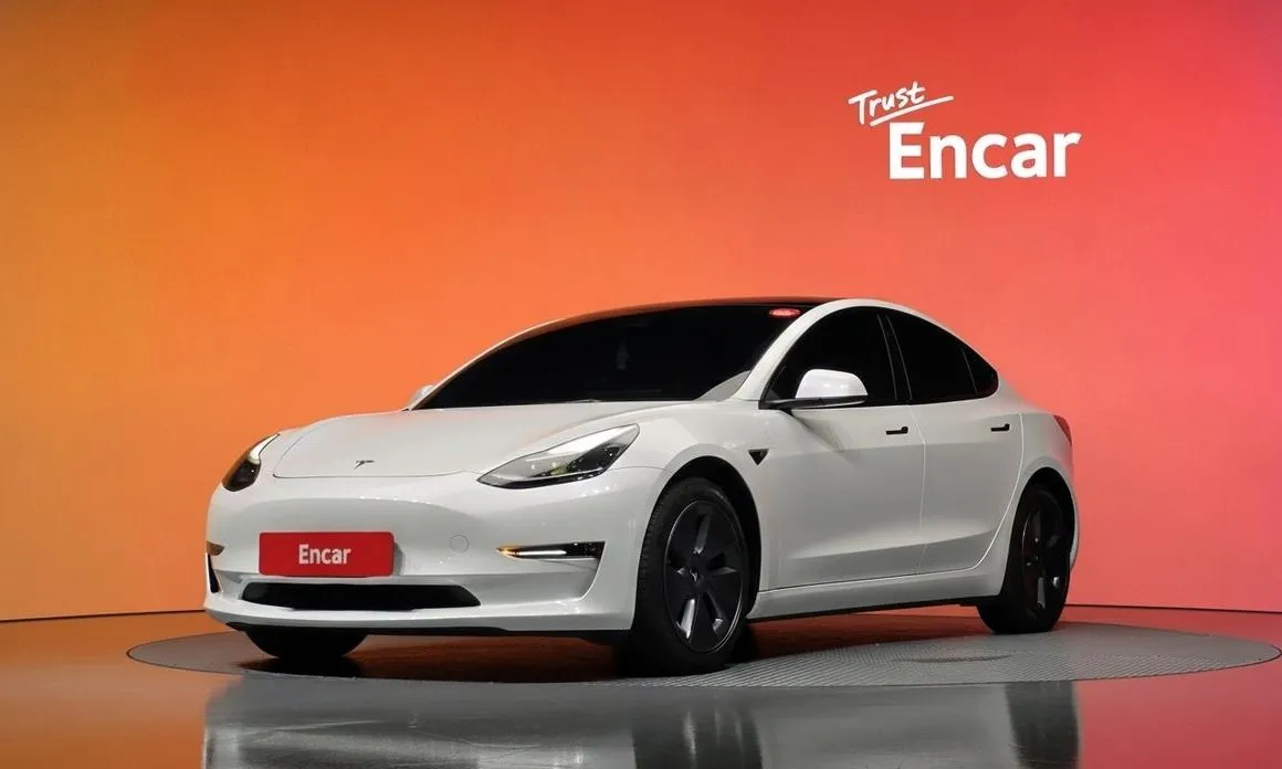 Tesla Model 3 — фото 1