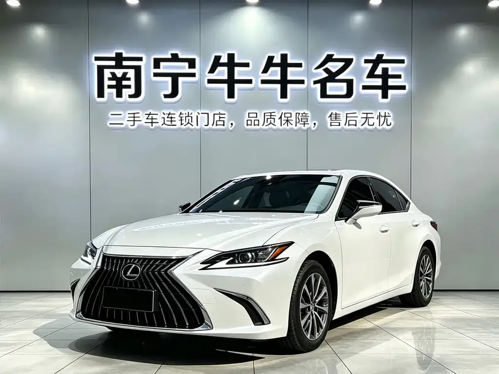 Lexus ES — фото 1