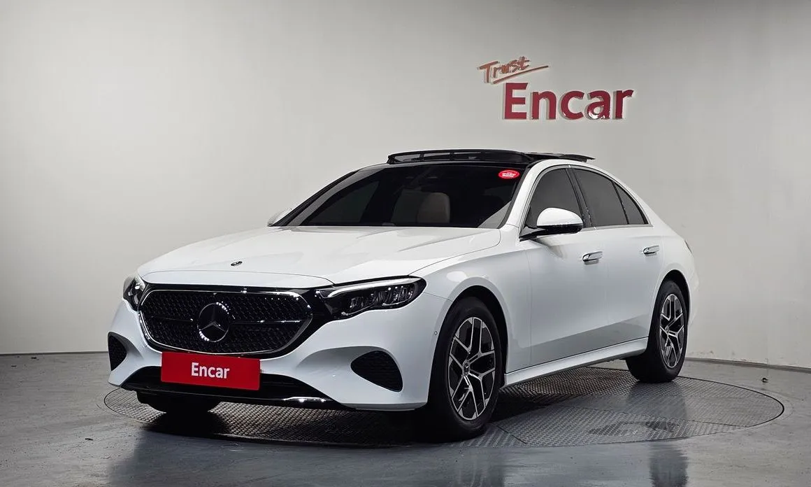 Mercedes-Benz E-Class — фото 1