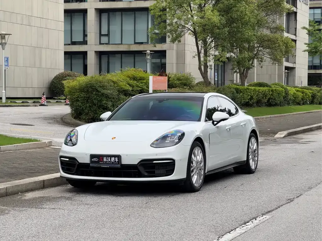 Porsche Panamera — фото 1