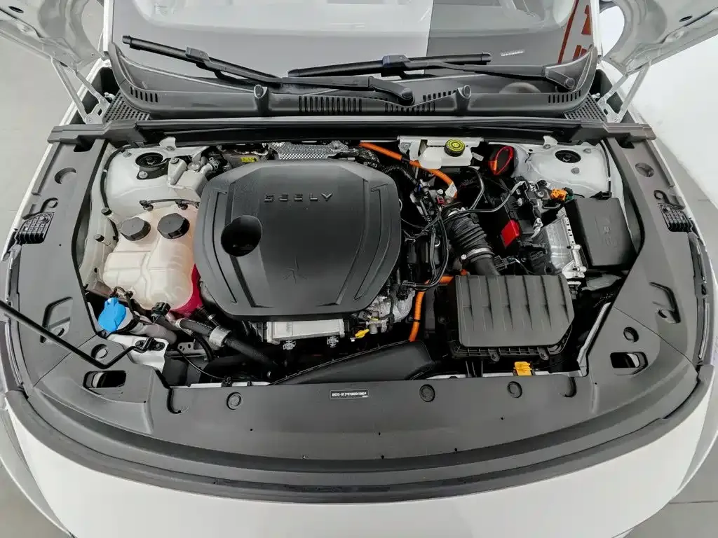 Geely Galaxy L6 — фото 10