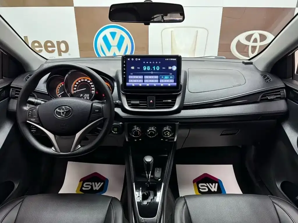 Toyota Yaris L — фото 9