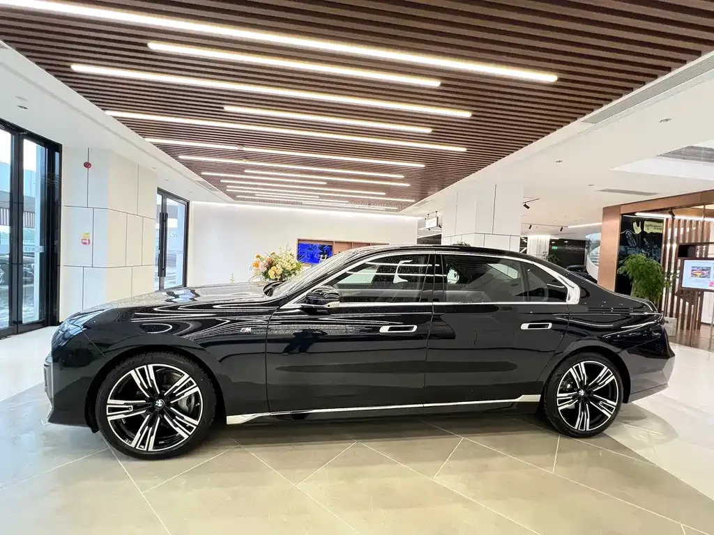 BMW 7 Series — фото 2