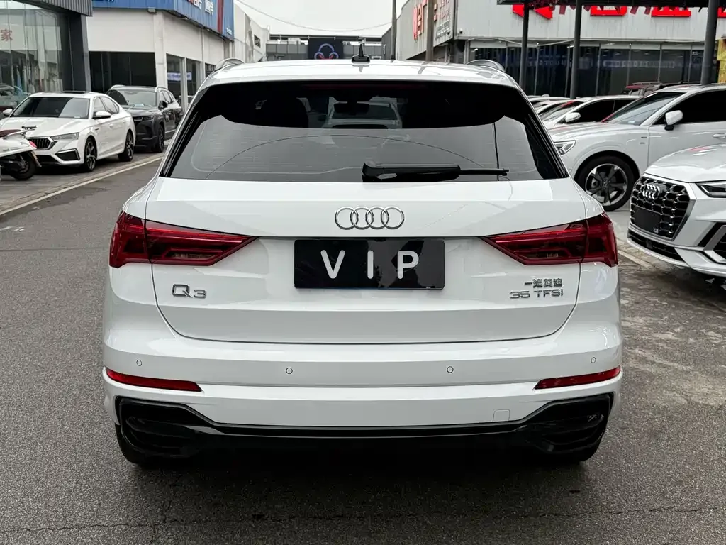 Audi Q3 — фото 10