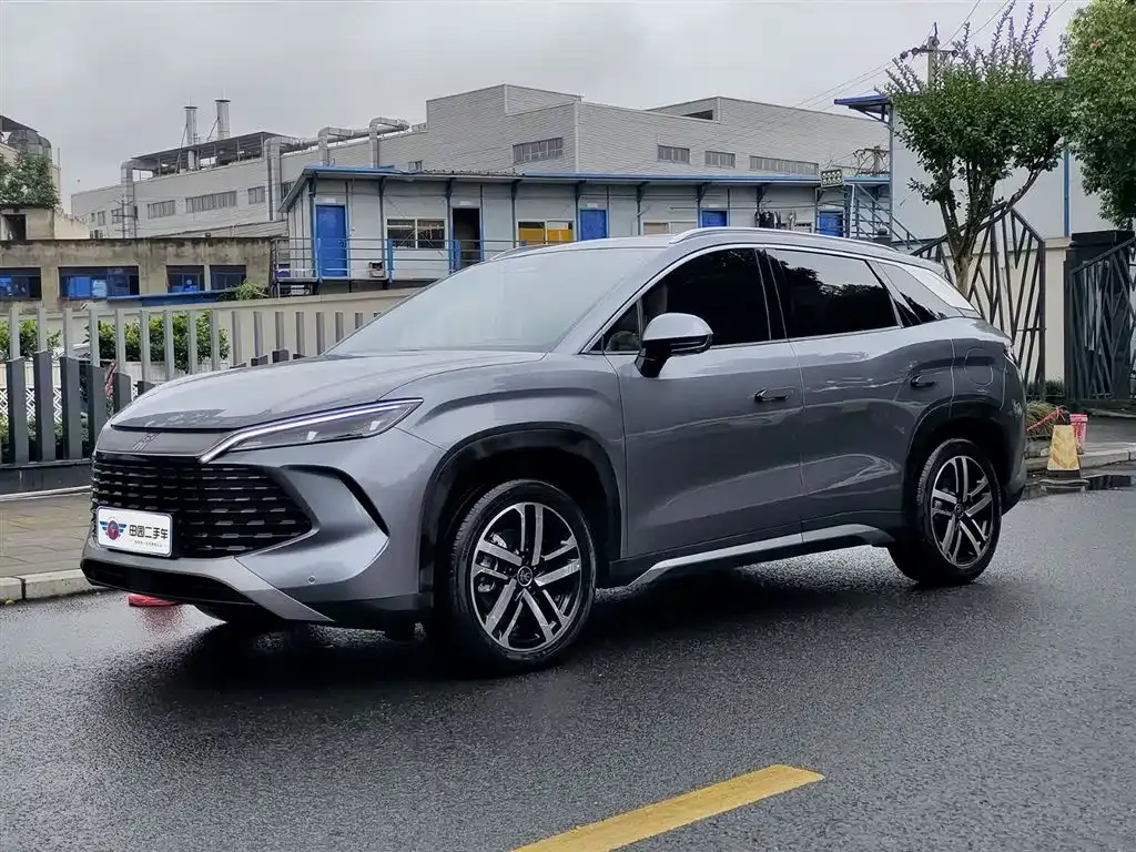 BYD L DM-i — фото 1