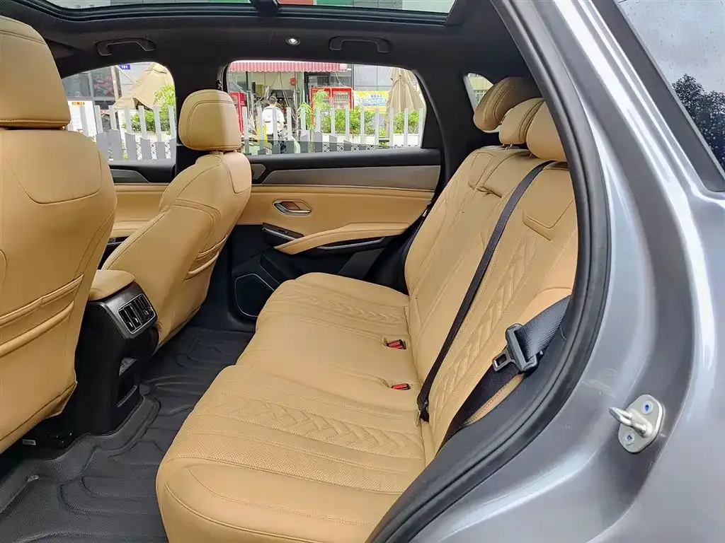 BYD L DM-i — фото 6