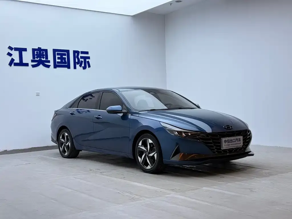 Hyundai Elantra — фото 10