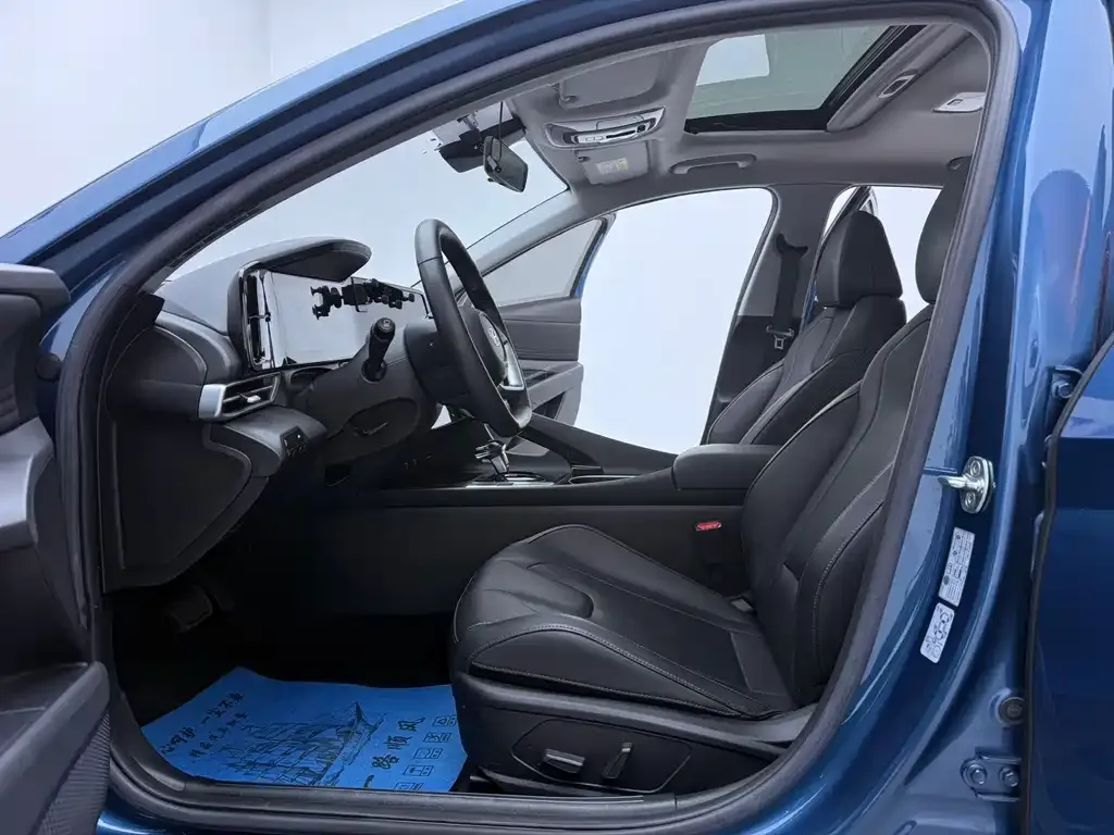 Hyundai Elantra — фото 5