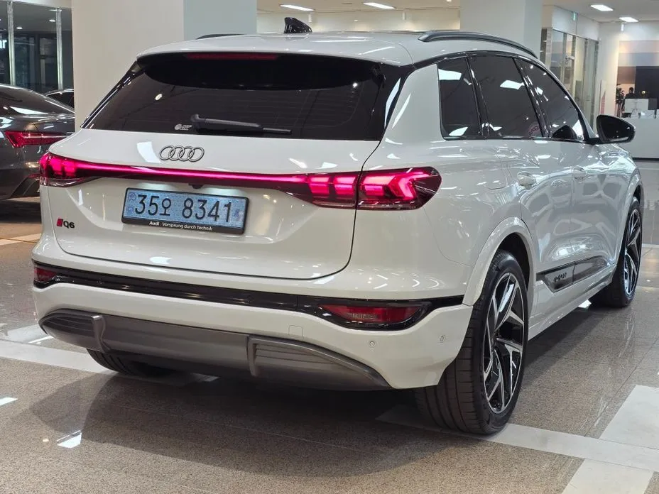 Audi Q6 e-tron — фото 2