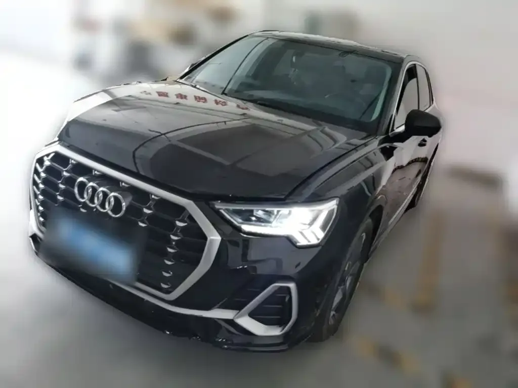 Audi Q3 — фото 1