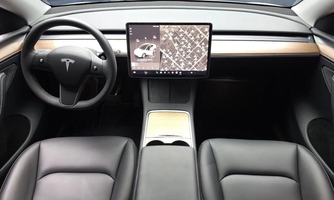 Tesla Model Y — фото 3