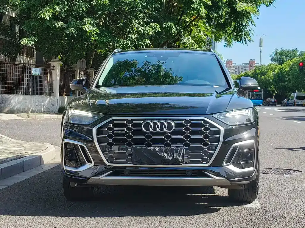 Audi Q5L — фото 10