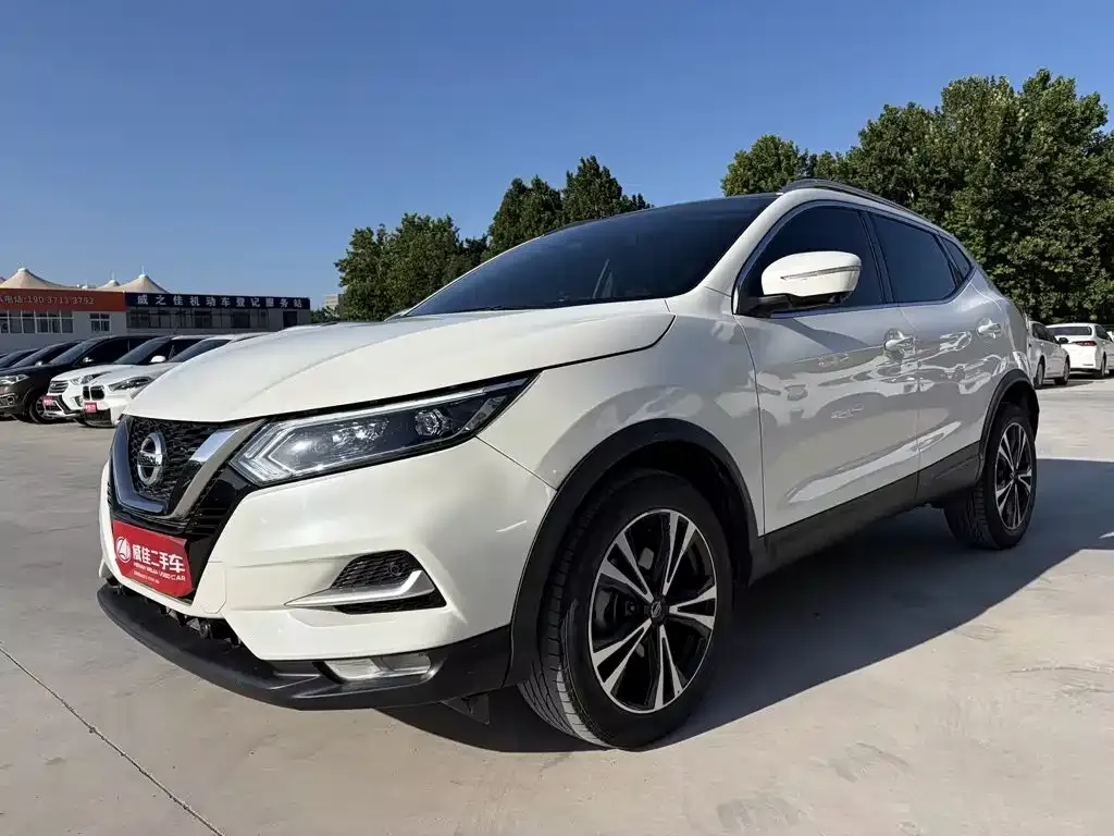 Nissan Qashqai — фото 1