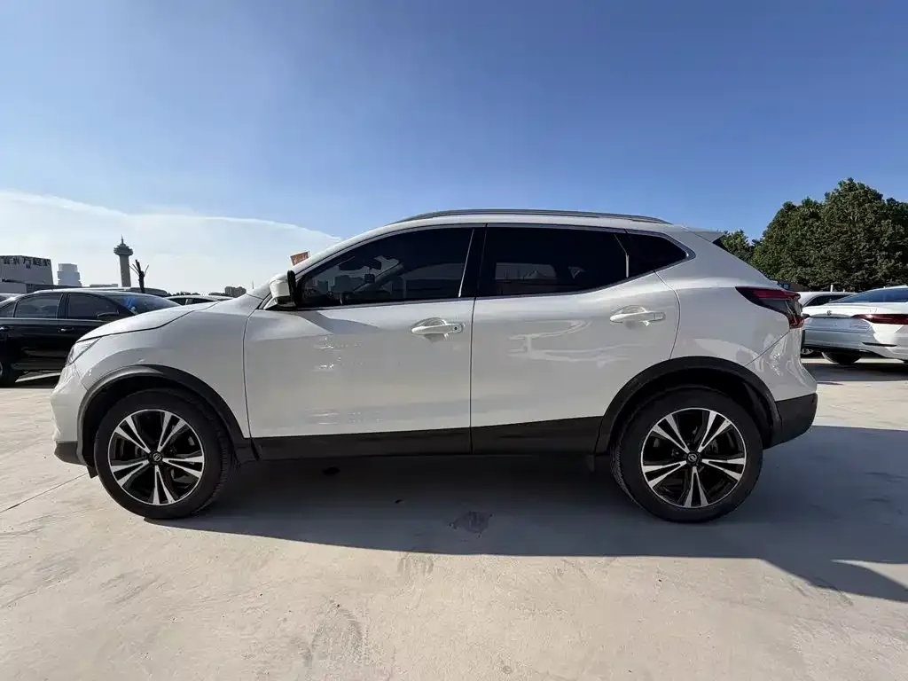 Nissan Qashqai — фото 4