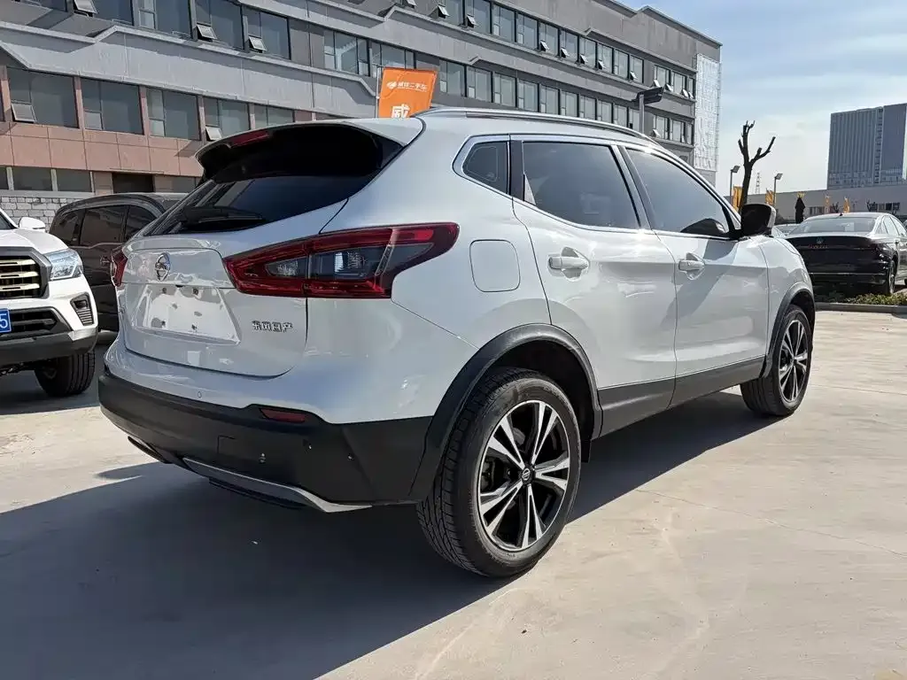 Nissan Qashqai — фото 6