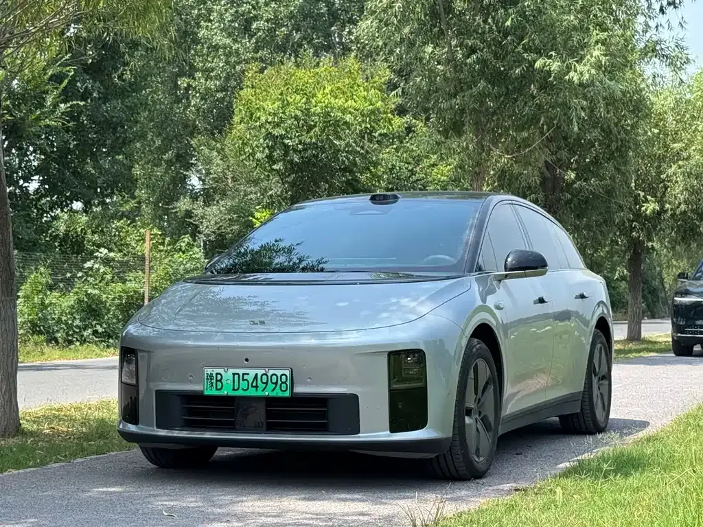 Li Auto i6 — фото 1