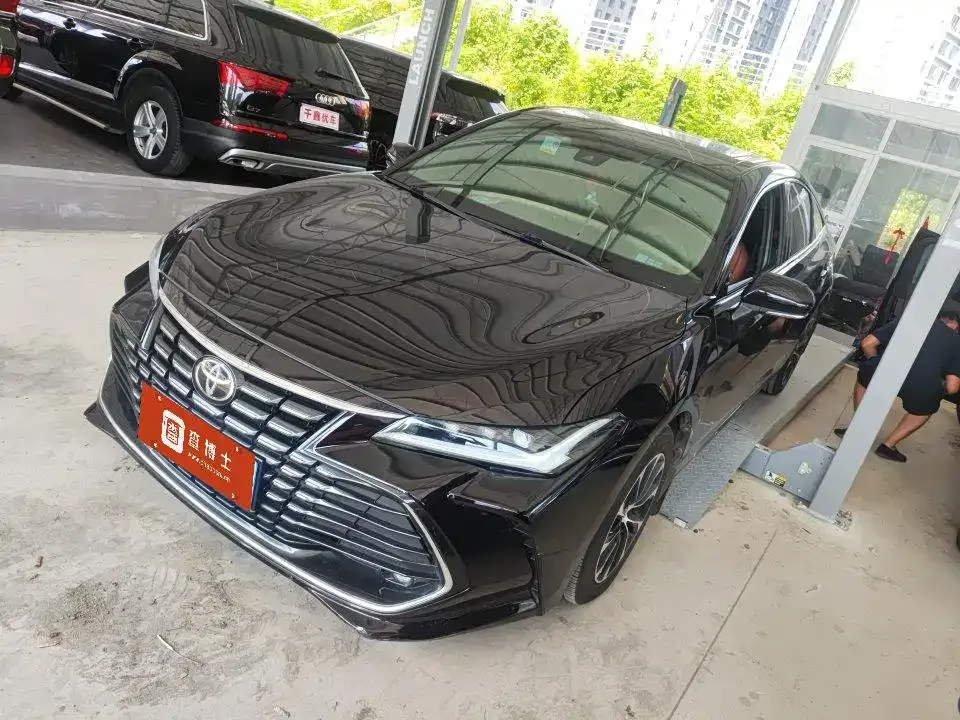 Toyota Avalon — фото 1