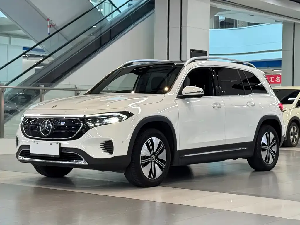 Mercedes-Benz EQB — фото 1