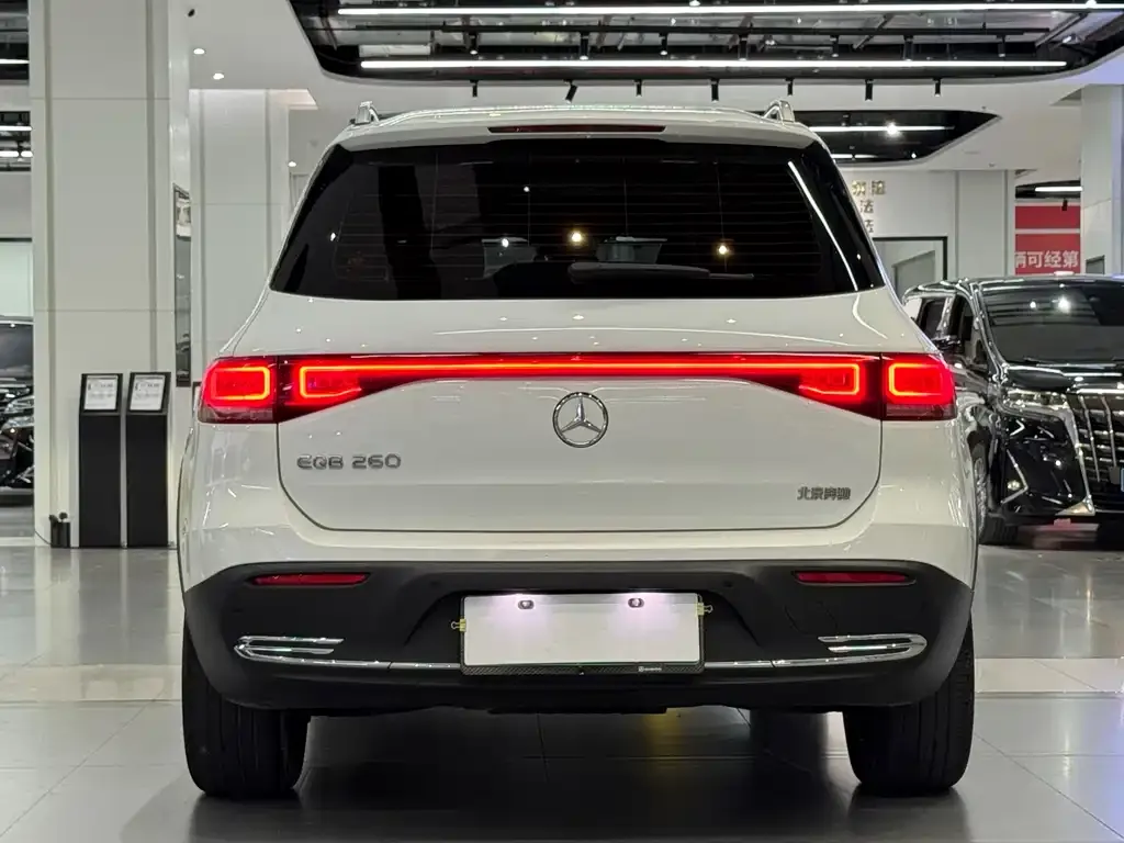 Mercedes-Benz EQB — фото 7