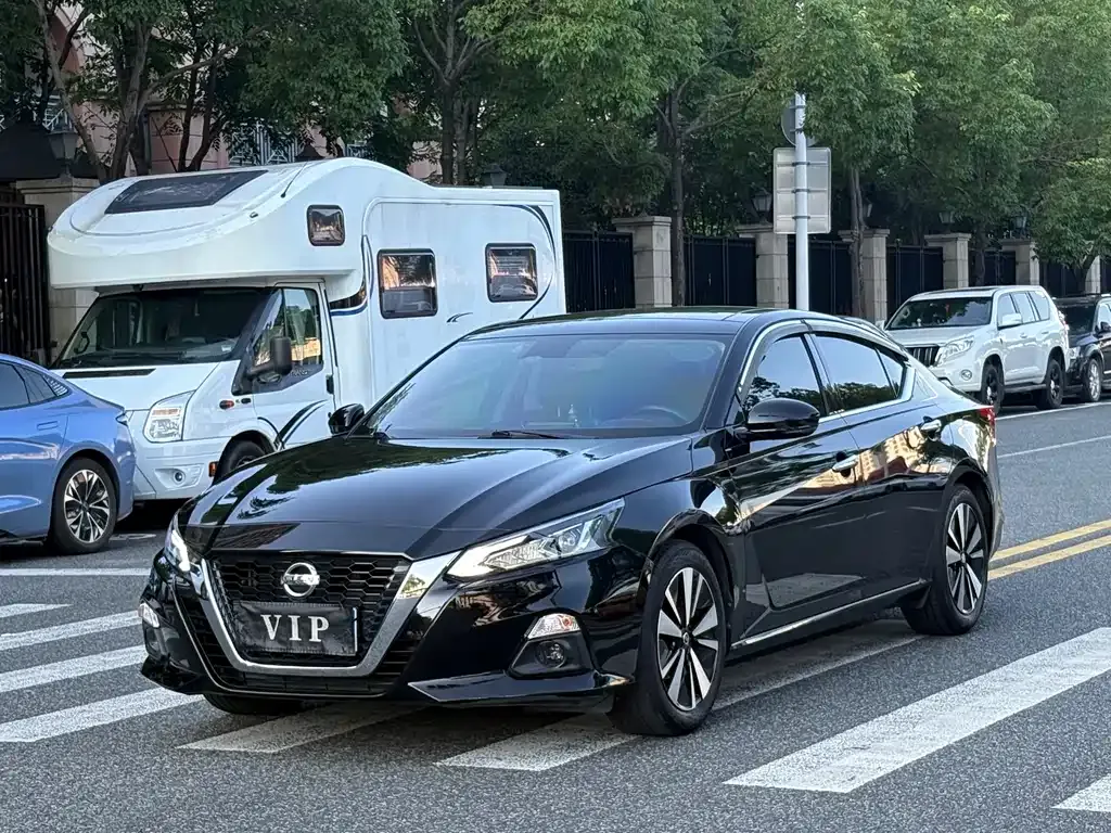 Nissan Teana — фото 1