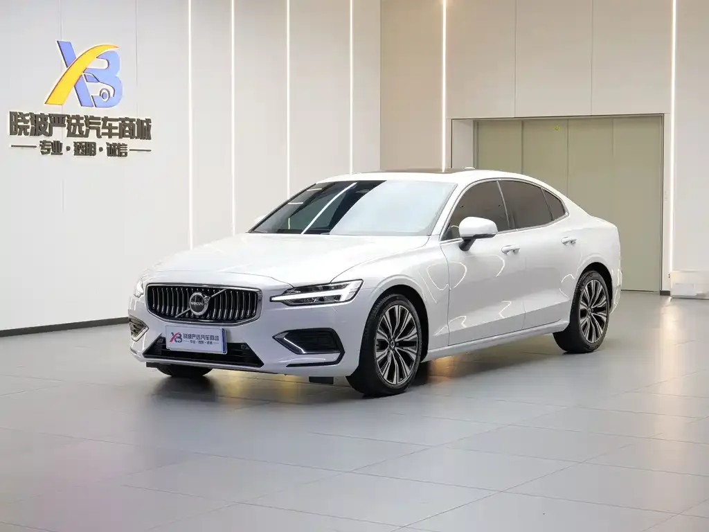 Volvo S60 — фото 1