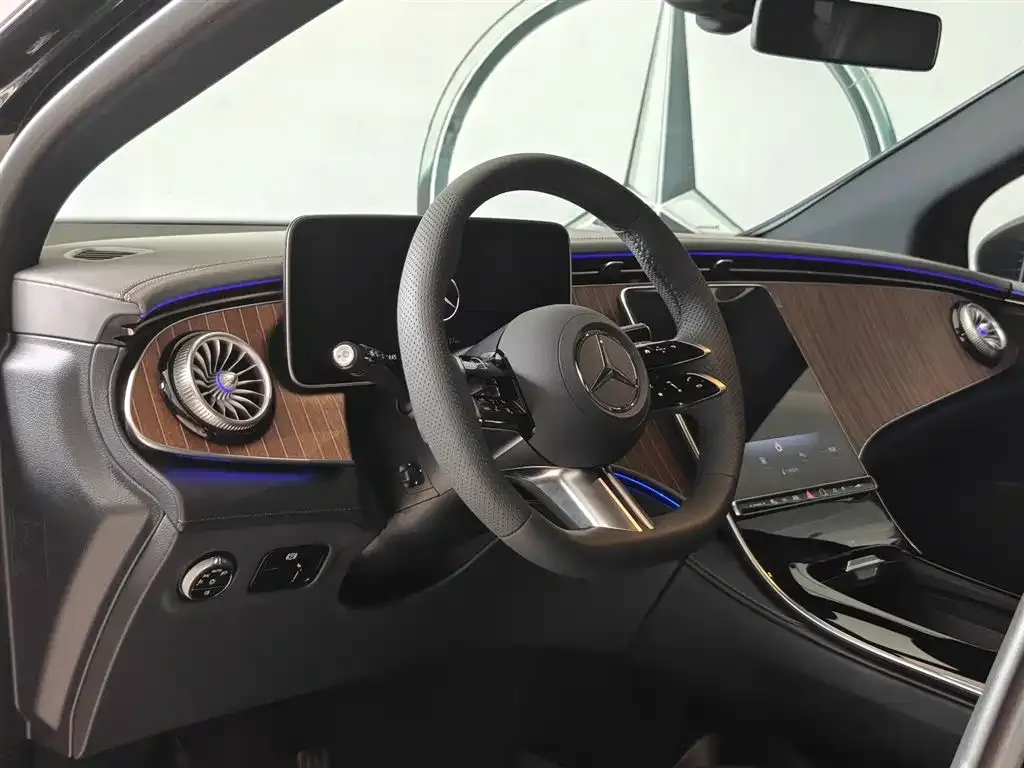 Mercedes-Benz EQE SUV — фото 10