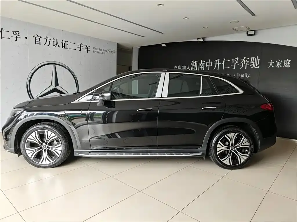 Mercedes-Benz EQE SUV — фото 7
