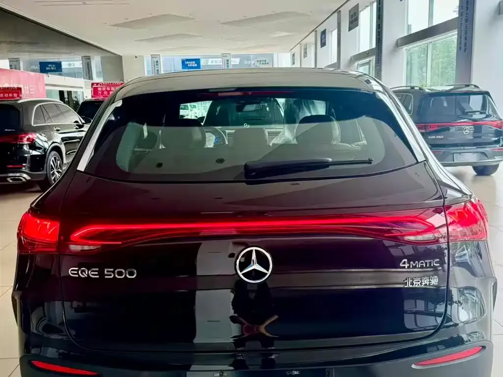 Mercedes-Benz EQE SUV — фото 3