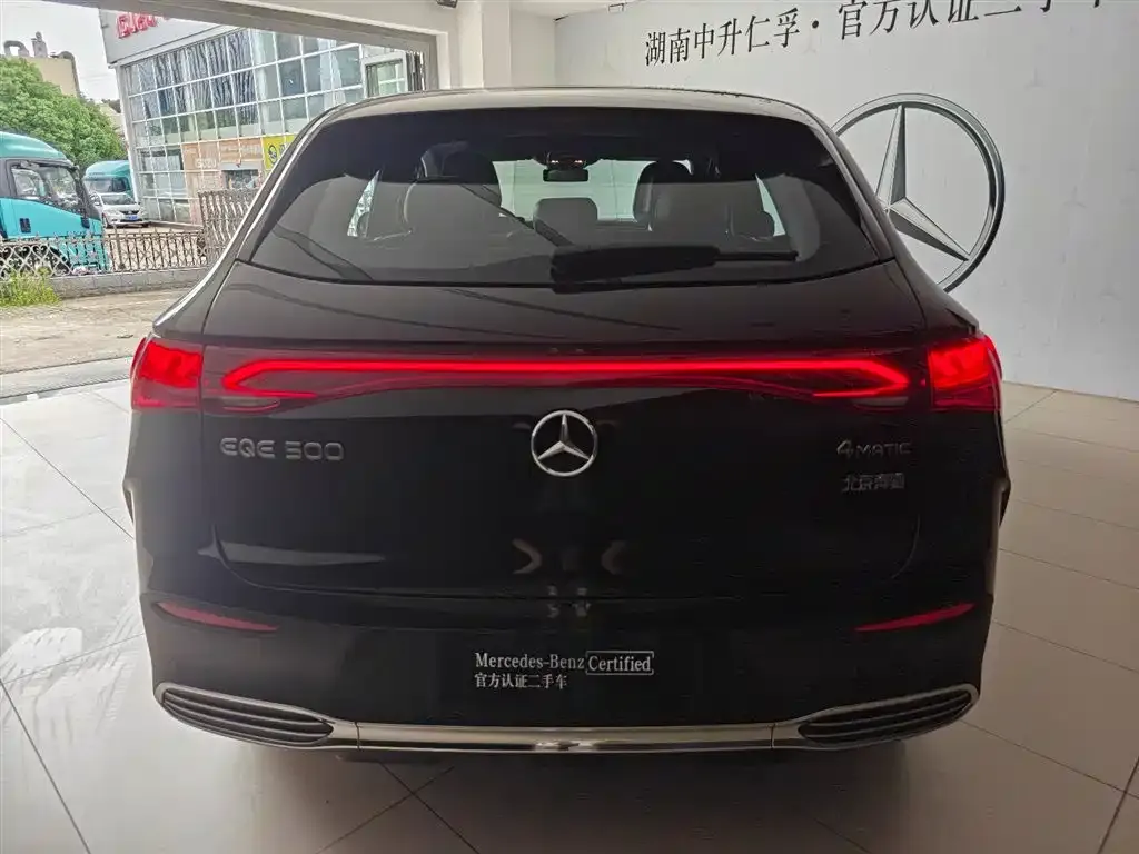 Mercedes-Benz EQE SUV — фото 4