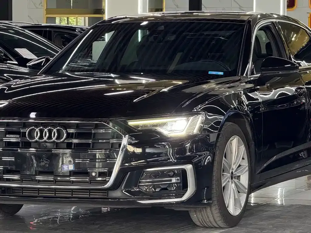 Audi A6L — фото 1