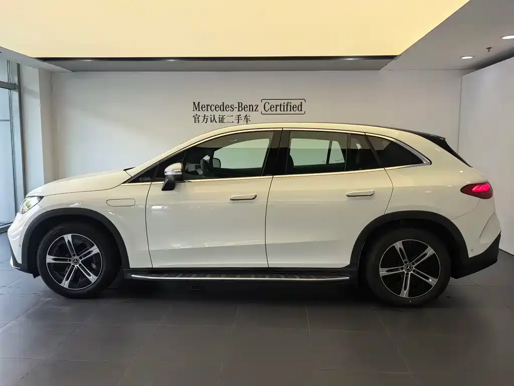 Mercedes-Benz EQE SUV — фото 10