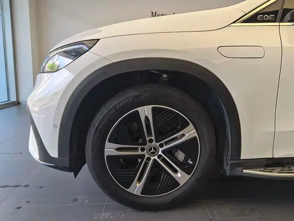 Mercedes-Benz EQE SUV — фото 4