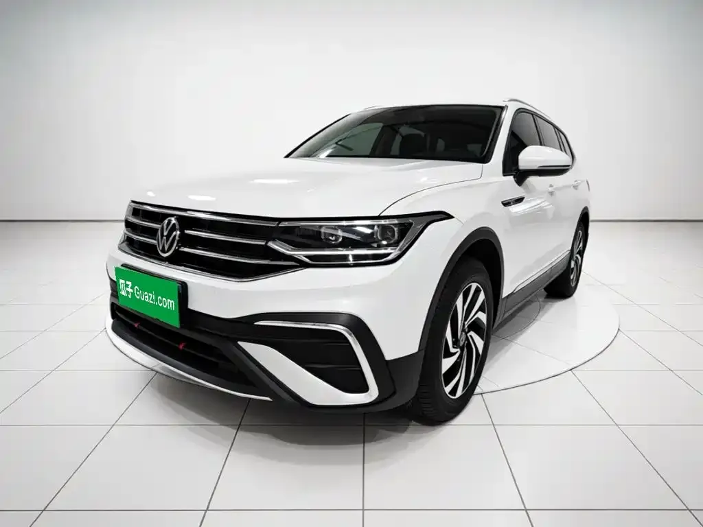 Volkswagen Tiguan L — фото 1