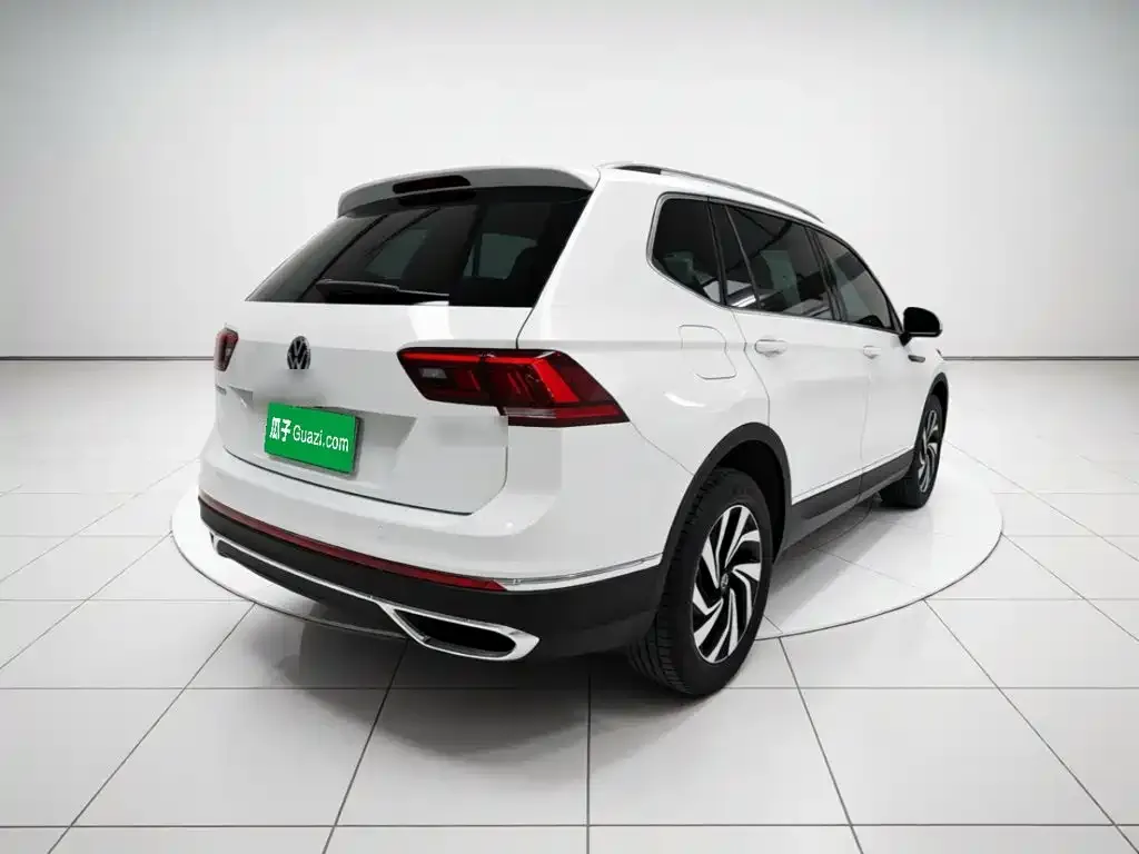 Volkswagen Tiguan L — фото 6