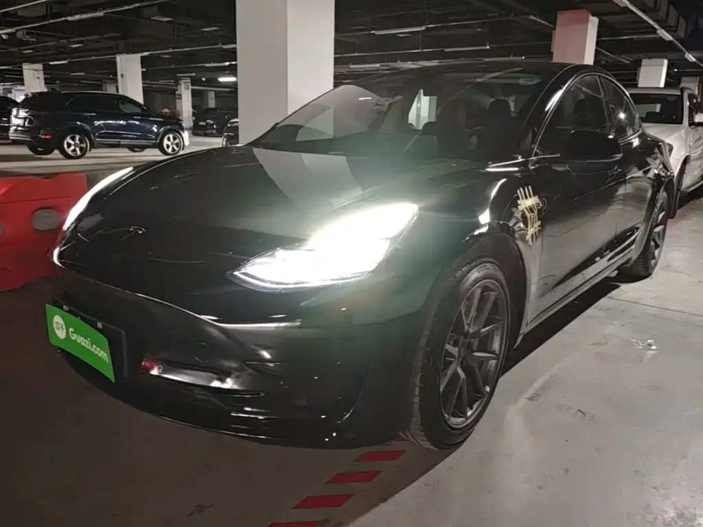 Tesla Model 3 — фото 1