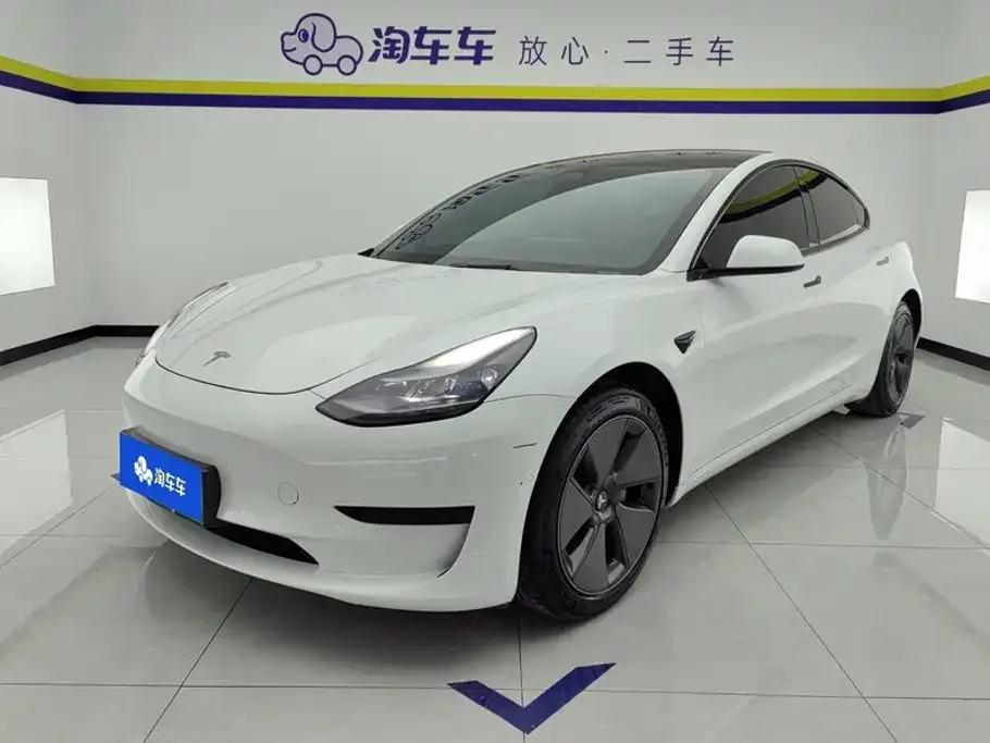Tesla Model 3 — фото 1