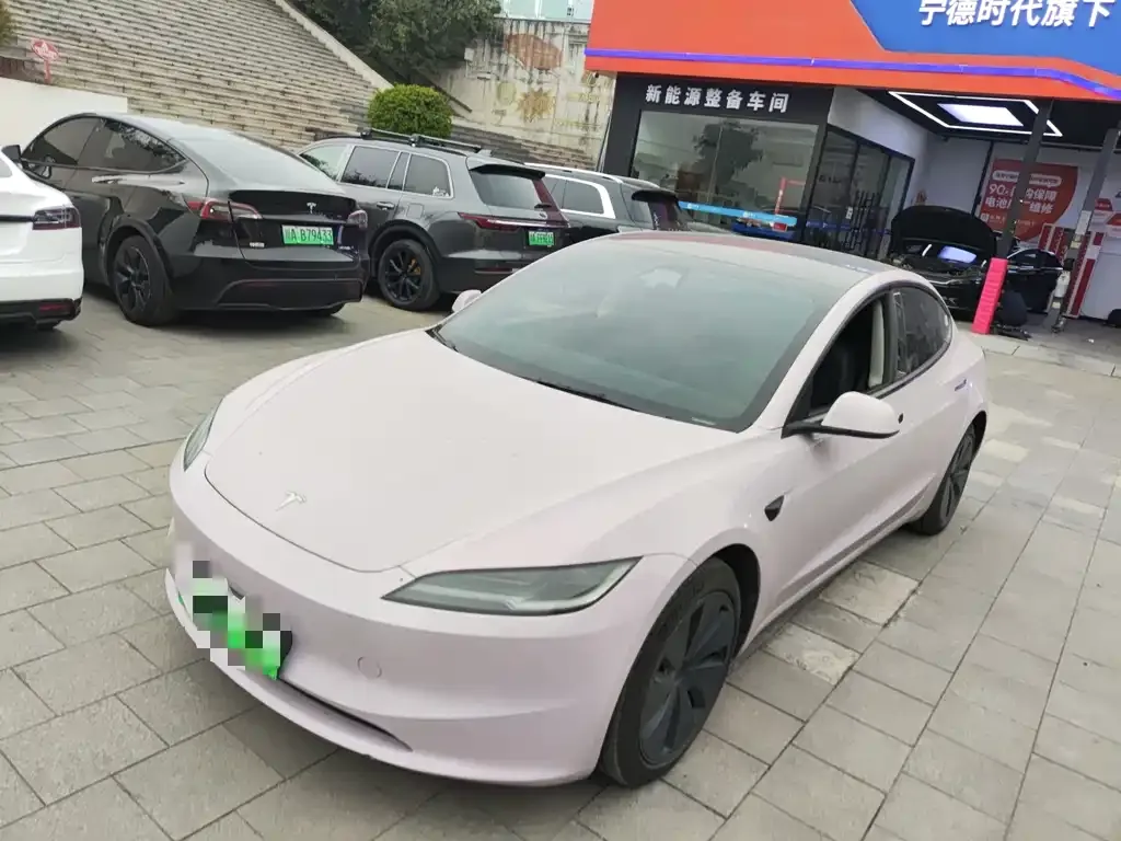 Tesla Model 3 — фото 1