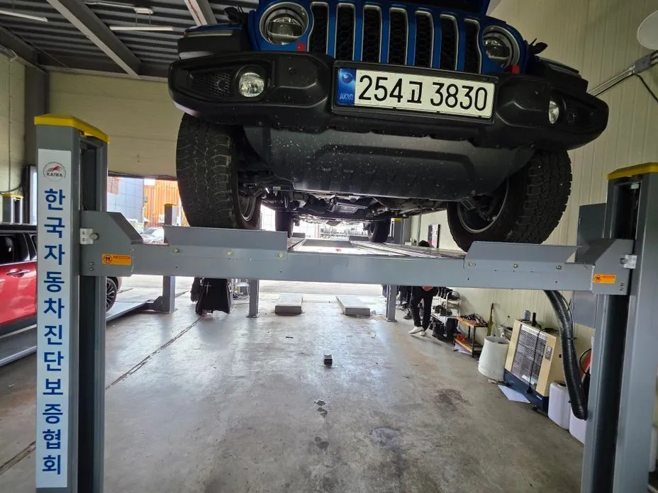 Jeep Wrangler — фото 1